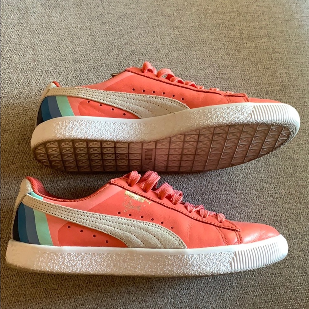 Puma Clyde dolphin sneakers